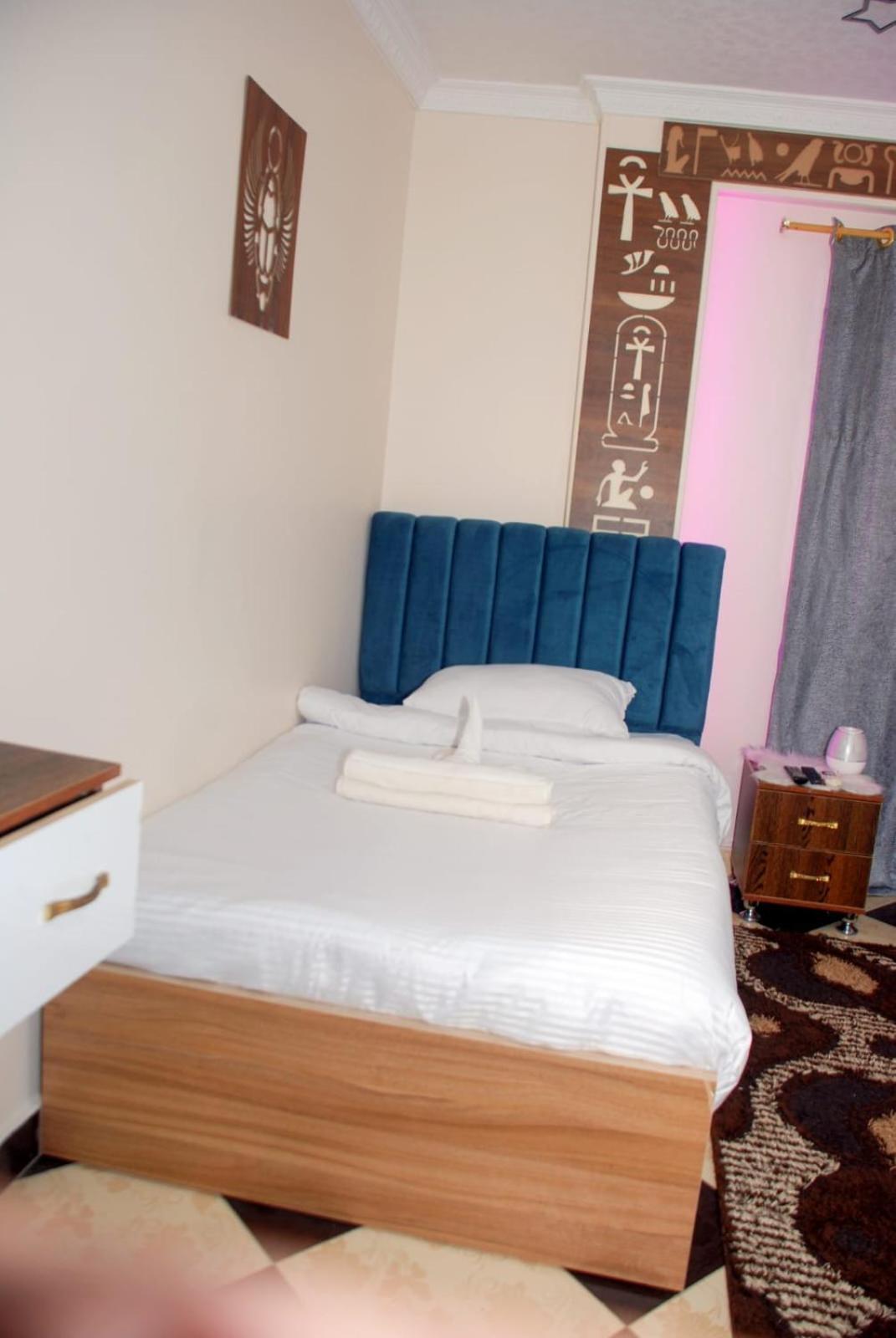 Pyramids Show Hotel Kafrat al Jabal Exterior foto